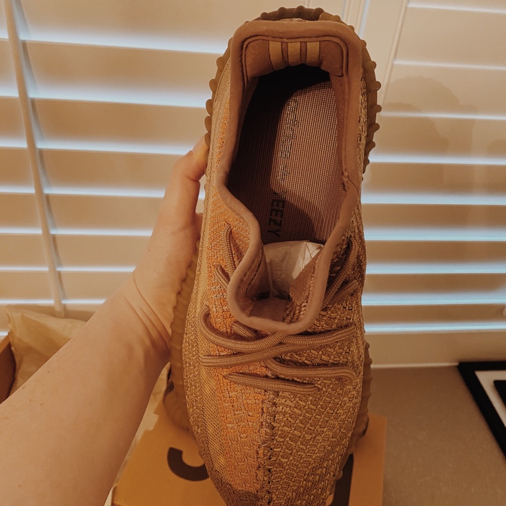 *NEW/Never worn* YEEZY Boost 350 V2 Sand Taupe - Picture 6 of 6